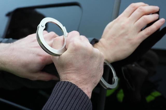 Eskalation am Offenburger Bahnhof: Randalierer im Drogen- und Alkoholrausch greift Bundespolizisten an