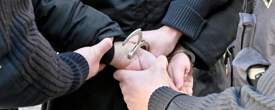Psychisch auff�lliger Mann leistet Widerstand in Offenburg