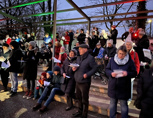 Feierliche Stimmung beim Stadionsingen im Lörracher Grüttparkstadion | Foto: Markus Beck Feierliche Stimmung beim Stadionsingen im Lörracher Grüttparkstadion | Foto: Markus Beck