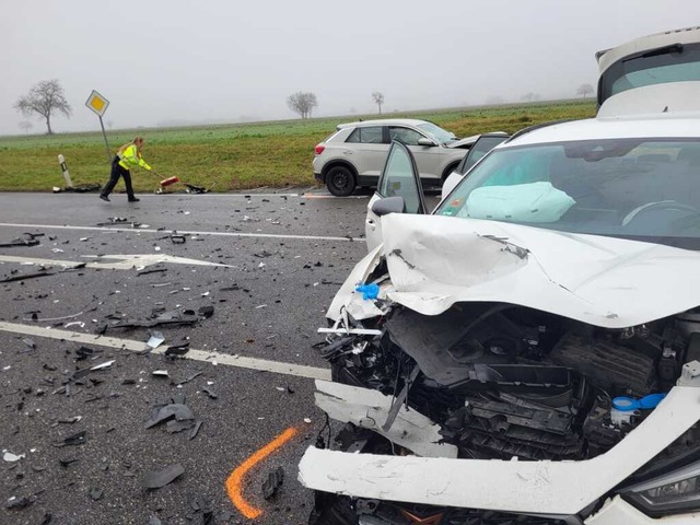 Bei einem Verkehrsunfall am Sonntag be...gesamt sechs Personen verletzt worden.  | Foto: DRK