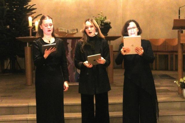 In Grenzach-Wyhlen haben drei S�ngerinnen Weihnachtslieder unterschiedlicher Regionen vorgetragen