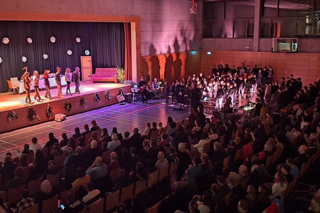 Die Sch�lerinnen und Sch�ler der Theat...2;A Very, Very Merry Christmas“.  | Foto: GMS Oberes Wiesental