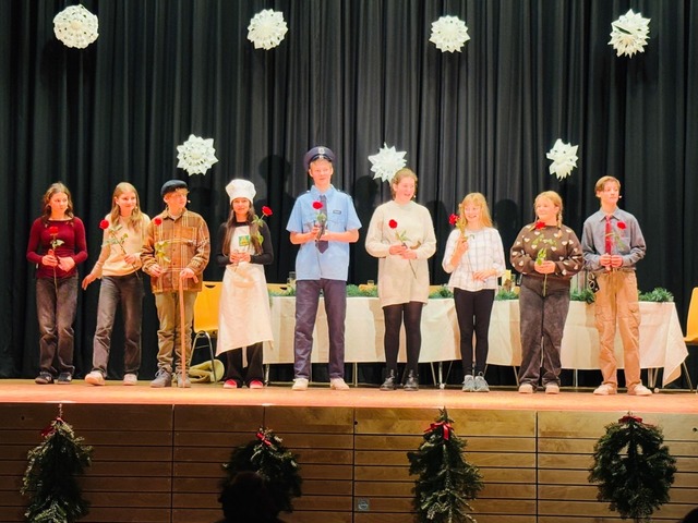 Zum Schluss gab's Blumen f�r die Mitwirkenden.  | Foto: GMS Oberes Wiesental