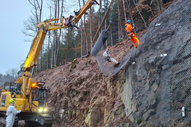 Felssicherungsarbeiten im Albtal liegen im Plan f�r Wieder�ffnung