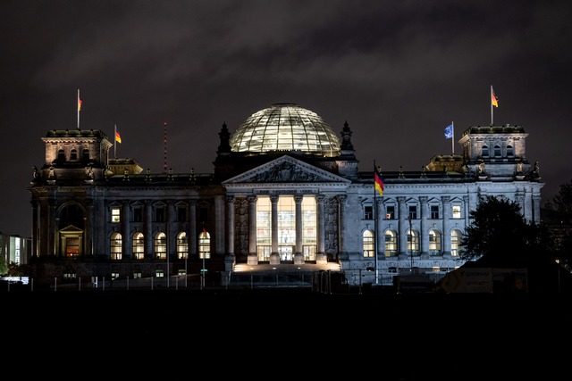 Der Bundestag k&auml;mpfte am Montag m...em Ausfall des Internets. (Archivbild)  | Foto: Fabian Sommer/dpa