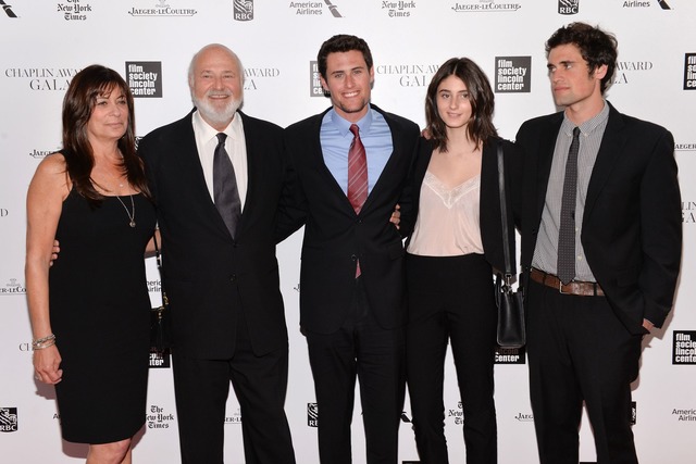 Rob Reiner und Ehefrau Michele (links)...nter Mordverdacht in Haft.(Archivbild)  | Foto: Evan Agostini/Invision/AP/dpa