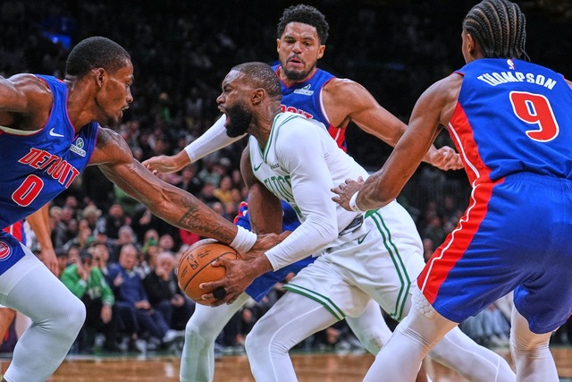 Die Celtics fanden am Ende keinen Ausweg gegen die Pistons.  | Foto: Charles Krupa/AP/dpa