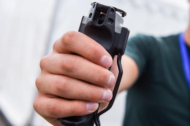 �berfall in Offenburger Tiefgarage: Mitarbeiter mit Pfefferspray attackiert &ndash; Gro�fahndung l�uft