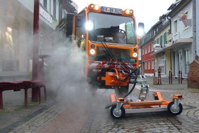 Dampffahrzeug macht in Breisach sauber